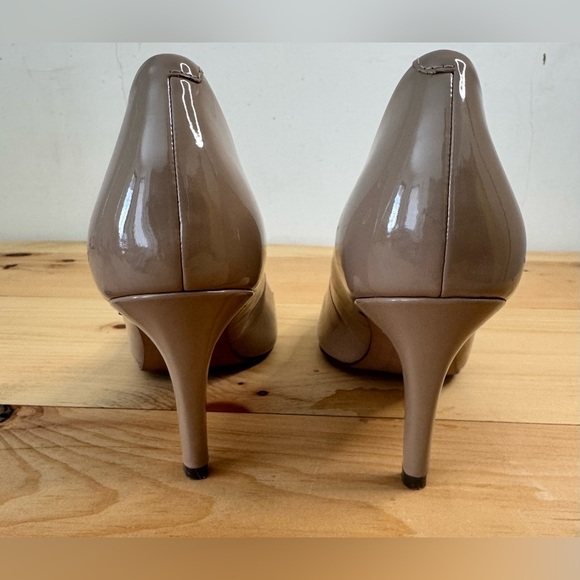 Clark’s Carlita Cove Sand Almond Toe Business Wedding Somerset Collection Heels - Picture 5 of 8